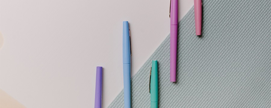أقلام مخصصة للبيع بالجملة عبر الإنترنت حسب لون الحبر