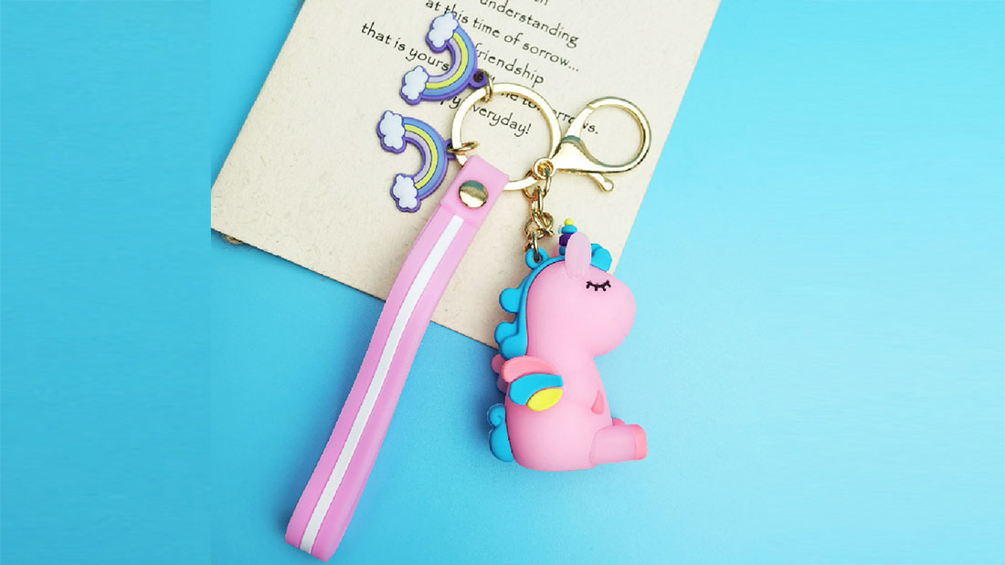 Llavero de goma de PVC con forma de unicornio de diferentes colores Accesorio de moda