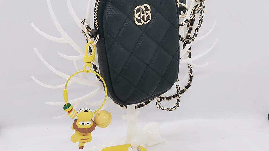smile yellow lion bag pendant rubber bracelet keychain promotional trinkets