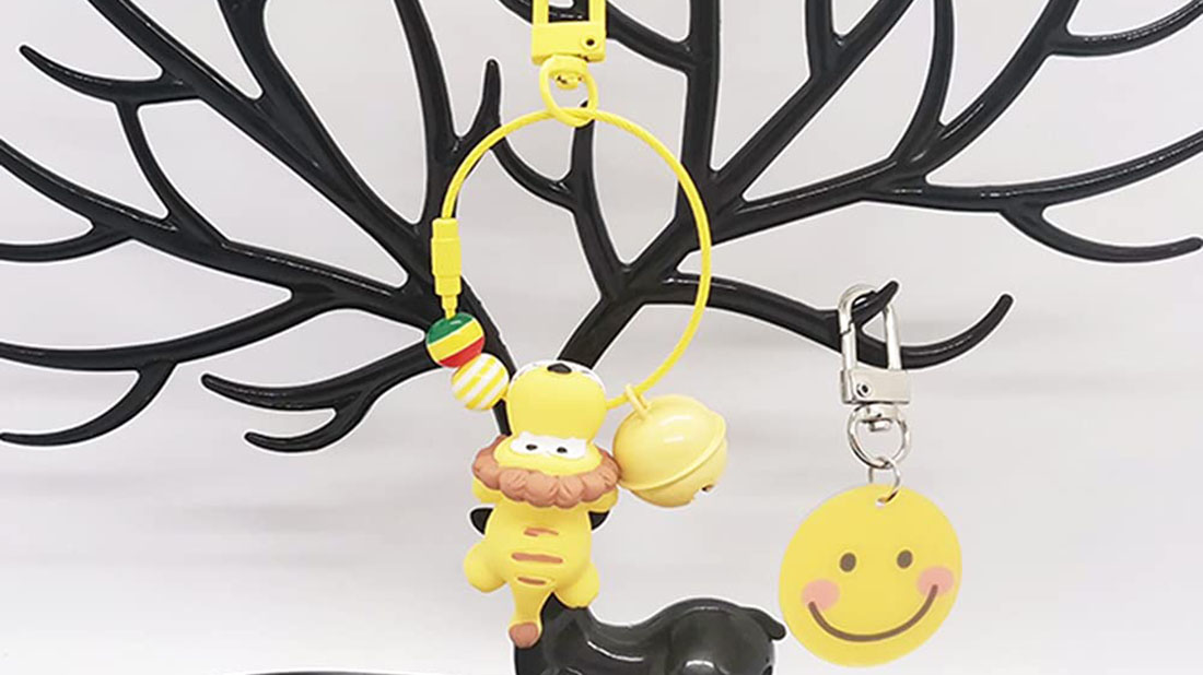 smile yellow lion rubber key ring bracelet sustainable promotional gifts