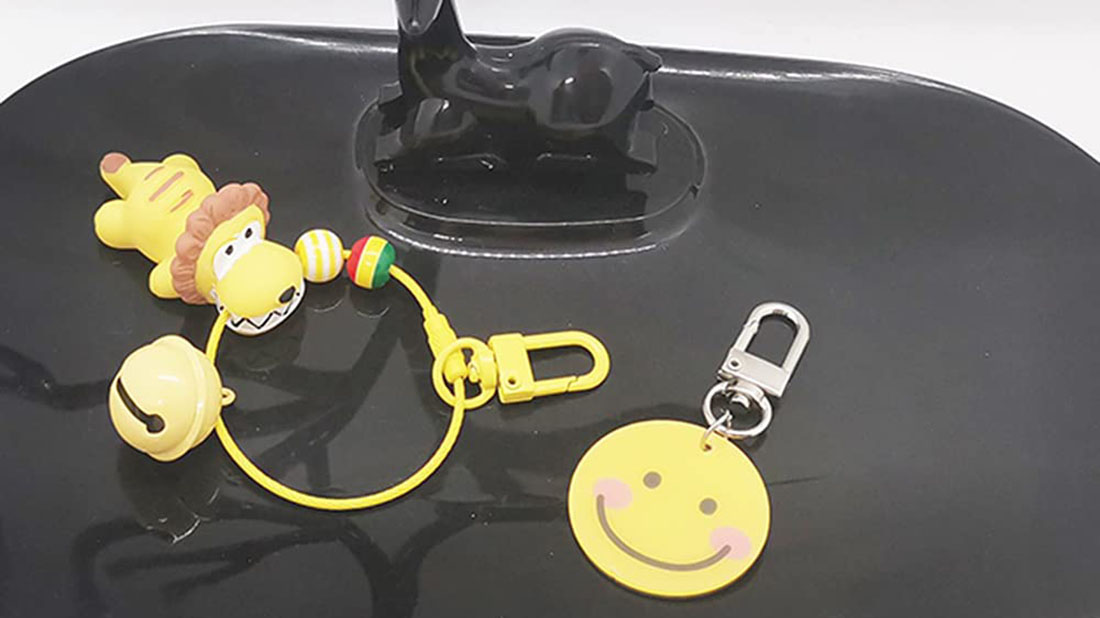 smile yellow lion rubber keychain bracelet environmentally friendly promotional gifts